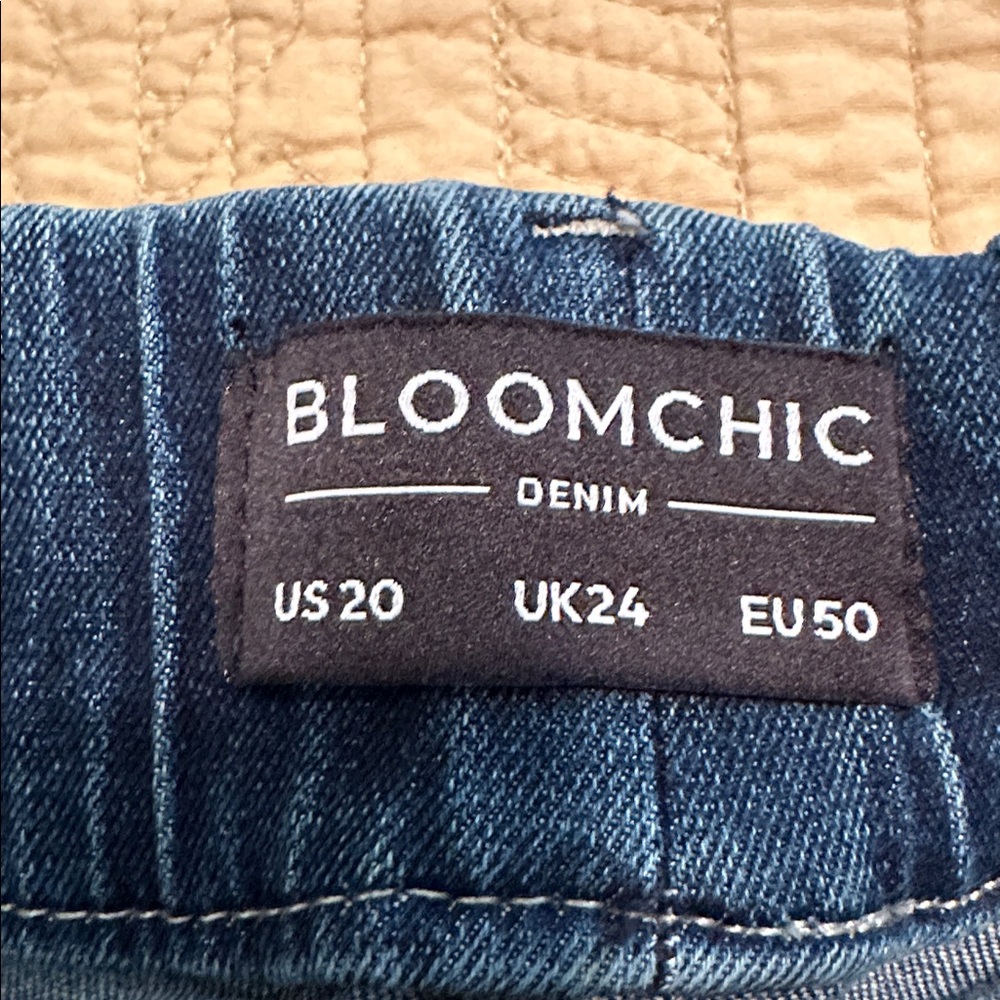 Size 20 BloomChic Dark Blue Denim Shorts. Never worn! - Picture 2 of 4
